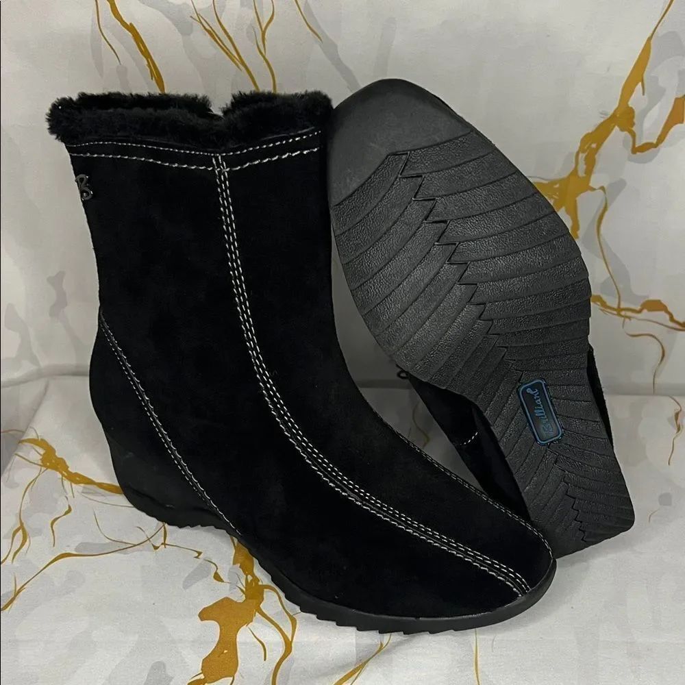 Brilliant waterproof black suede boots with faux fur lining and a side zipper